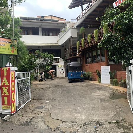 Hotel Mango Garden Kandy Bagian luar foto